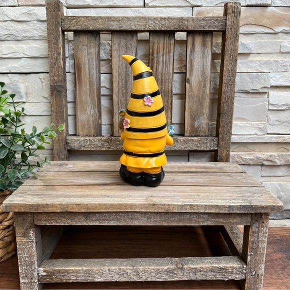 🆕 Bumble 🐝 Bee 6" H Resin Gnome Holding a Beehive! - Picture 5 of 7